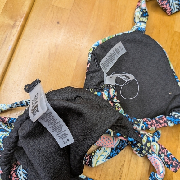 2/$25-Quintsoul NWOT Triangle Bikini Size Small Floral - Picture 7 of 8